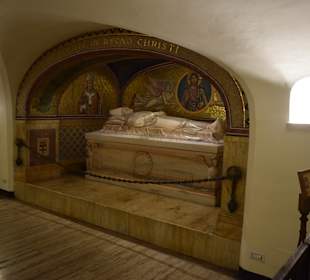 Krypta der Päpste unter dem Dom