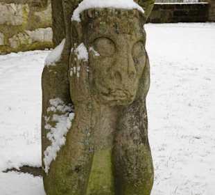 Skulptur im Hof der Giechburg