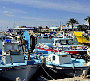 Fischerboote sonnen sich