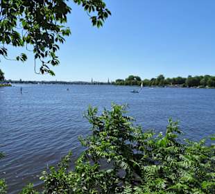 Blick über das Wasser der Außenalster