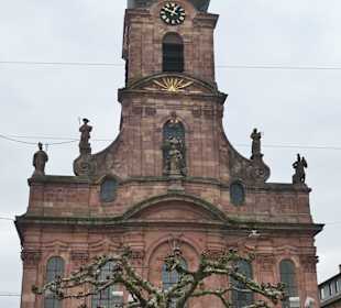 Die St.-Alexander-Kirche am Marktplatz von Rastatt