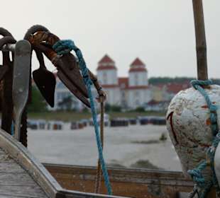 Fischerboot ( im Hintergrund Kurhaus Binz )