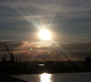 Sonnenuntergang am Hafen