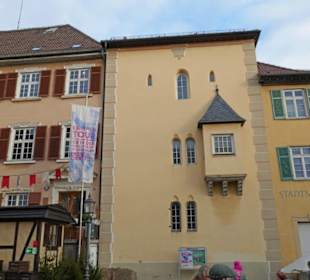 Blick auf den "Wohnturm" mit dem Erker