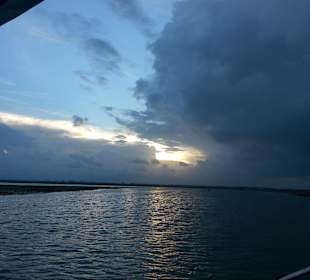 Sonnenuntergang vor der Insel