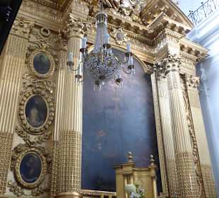 EinSeitenaltar in der Heilig-Kreuz-Basilika