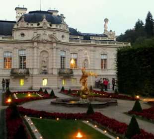 Nächtliche Beleuchtung am 25. August