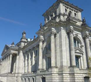 Vor dem Bundestag / Reichstag in Berlin