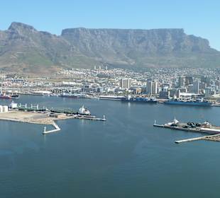 Blick auf den Tafelberg vom Wasser aus