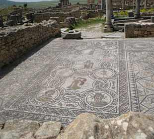 Gut erhaltenes Fußbodenmosaik