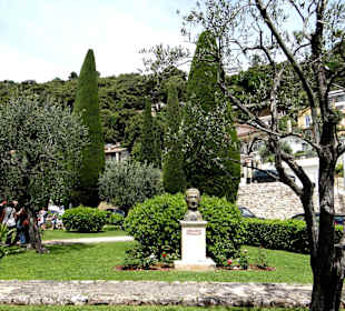 Бюст И. Бунина в саду Поины Боргезе в Грассе