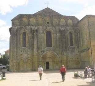 Romanisches Portal der Kirche von Cadouin
