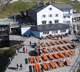 Die Sonnenterrasse auf der Wendelstein-Hütte