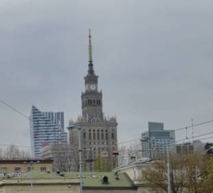 Ch. de Gaulle Kreisverkehr: Blick zum Kulturpalast