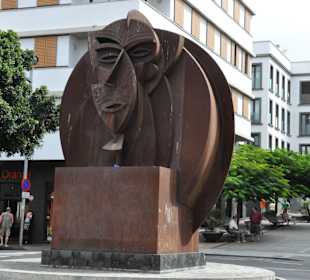 Cabeza Guanche que mira al sol