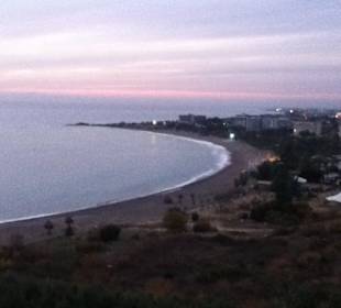 Bucht von oben über Hotelanlagen