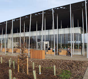 Linke Hälfte des neuen Besucherzentrums mit Cafe