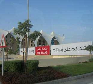 Weg vom Ferrari Park zur F1-Strecke