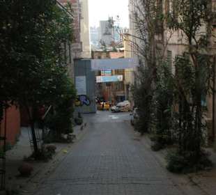 Typisch, enge Gassen hinunter