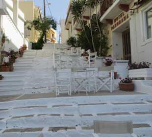 Buntes Treiben in den Seitengassen