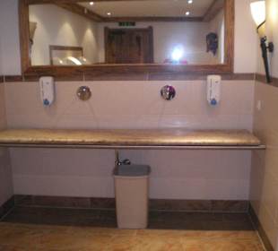 Waschtisch im Toilettenraum