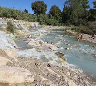 Badefreuden in der Therme von Saturnia