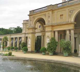 Parkanlage (vor dem Atrium)