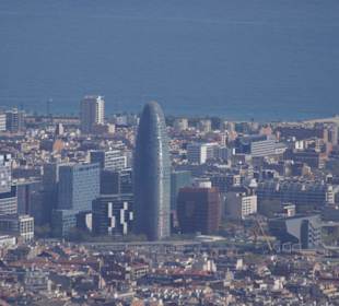 Torre Agbar vom Tibidabo fotografiert