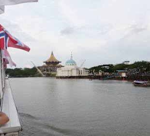 Exotische Welt vom Fluss aus