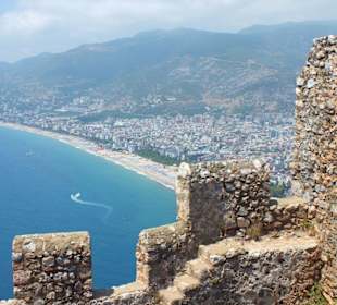 Blick von der Burg auf den Cleopatrastrand