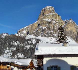 Sassongher im Winter von Süden