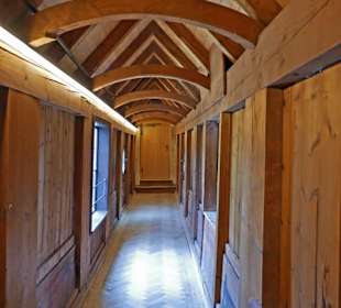 Die Brücke vom Mutterturm zum Herkomermuseum