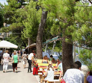 Uferpromenade an der Festungsmauer