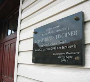 Tablica na domu rodzinnym ks. Tischnera