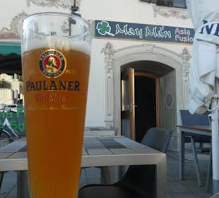 Zum Abendessen beim asiatischen Restaurant May Măn