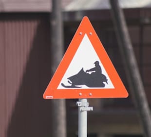 Verkehrszeichen in Longyearbyen