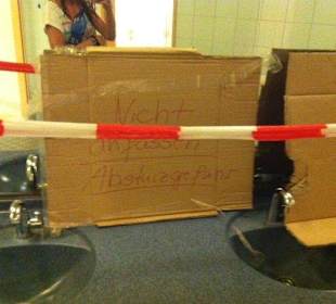 Bitte nicht Anfassen absturz gefahr !