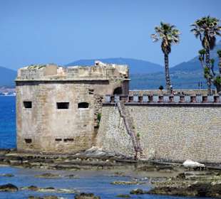 Turm der Wehrmauer von Algheros Altstadt