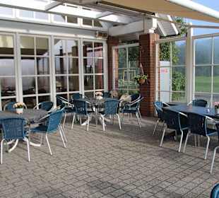 Sonnenterrasse am Clubhaus