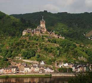Die Reichsburg thront über Cochem