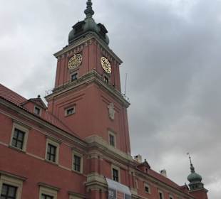 Am Schlossplatz liegt das Königsschloss
