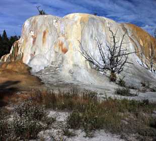 Mammoth hot Springs