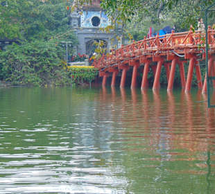 Hoan Kiem See in Hanoi
