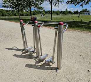 Fitness zwischen Fussball- und Streetballplatz