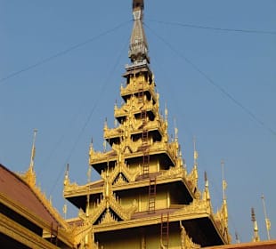 Nachbau des alten Palastes