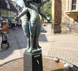 Brunnen an der Peter und Paul Kirche