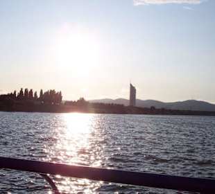 Sonnenuntergang auf der Brücke bei der Donauinsel