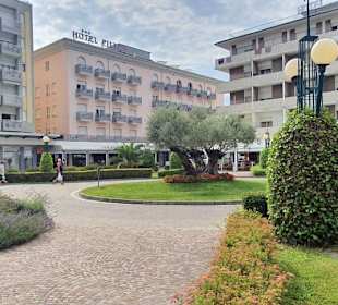 Rundum schöne Anlage mit Bars bestückt