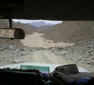 Holperstrassen führen zum Dorf