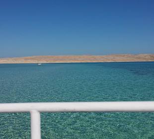 Insel und kristallklares Wasser. 